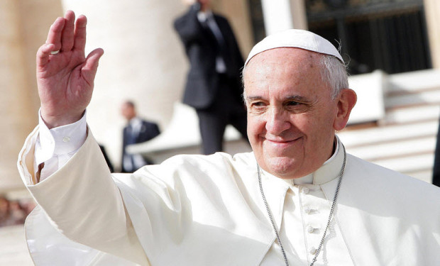 Papa Francesco fuori dal coro: